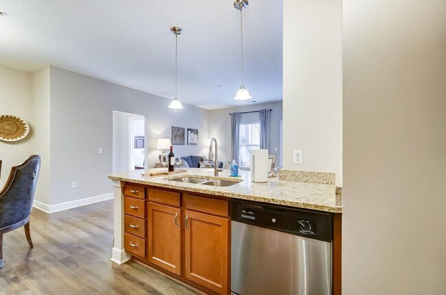 Building Photo - 740 Zumstein Ln