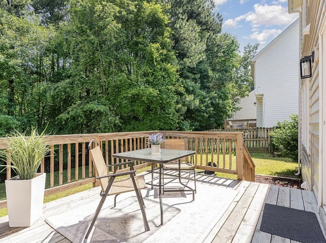 Building Photo - Charming 4-Bed Home with Fenced-in Backyard in Leesville District