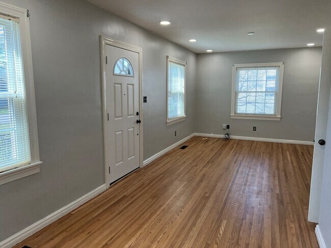 Building Photo - 1602 Kenneth Ave