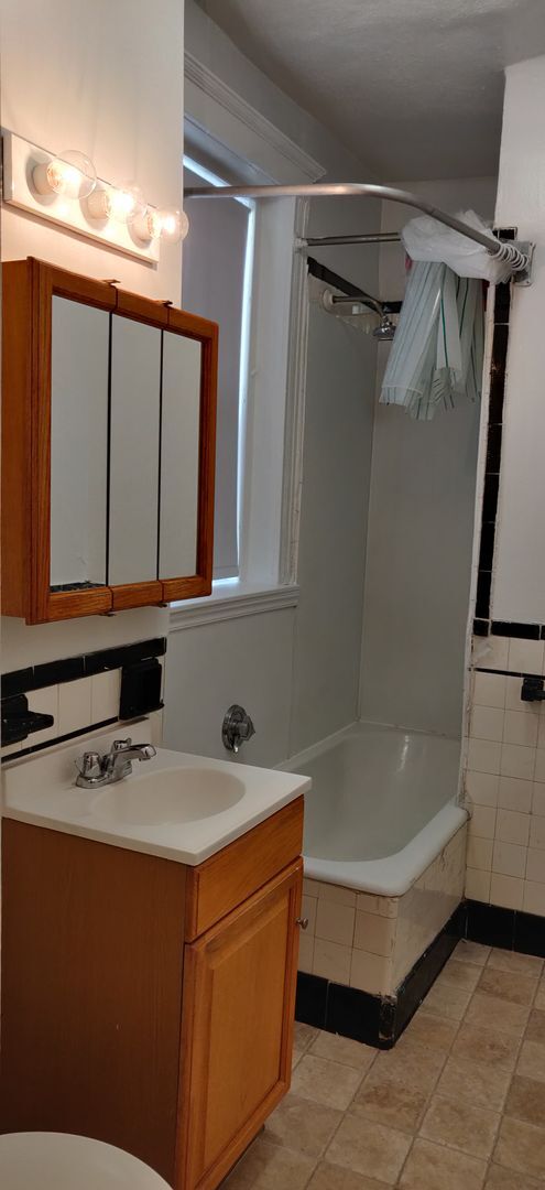 Building Photo - No brokers Fee, No Security Deposit, Eleva...