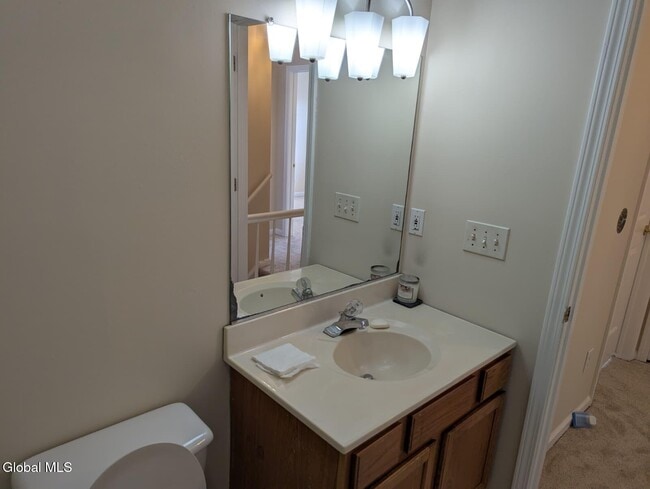 Building Photo - 13 Erie Ct