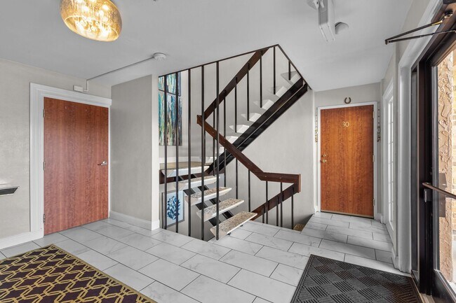 Building Photo - Heart of Webster Groves! *** Large One Bed...