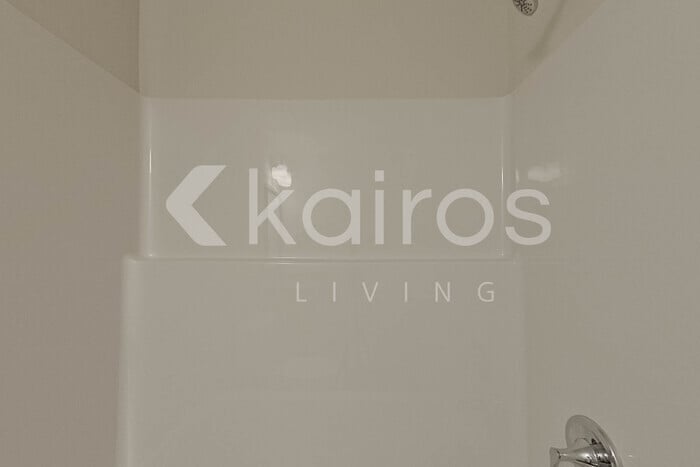 Building Photo - 2233 Banyon Cir