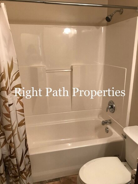 Building Photo - 671 Bell Ave