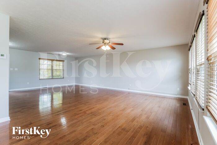 Building Photo - 914 Birch Grove