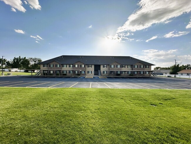 Building Photo - 580 S Center St