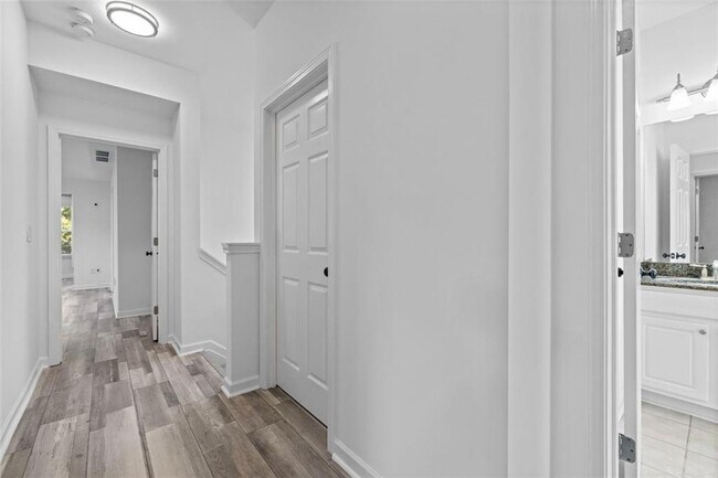 Building Photo - 4228 Laurel Creek Ct SE