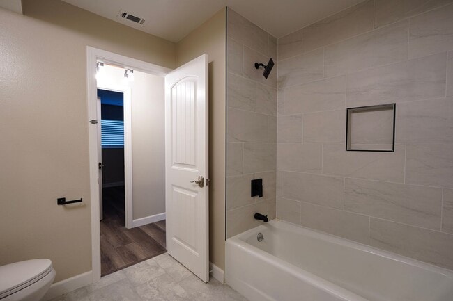 Building Photo - Beautiful Yucaipa Home with Private Garage