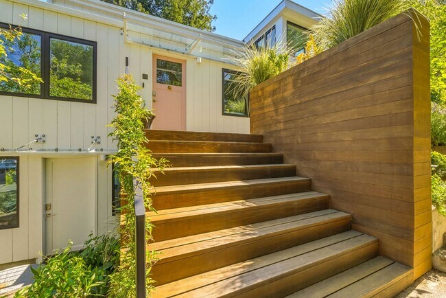 Building Photo - Beautifully Remodeled 4BR + Office Mill Valley Home — Furnished, Private 3/4-Acre Setting, Walk t...