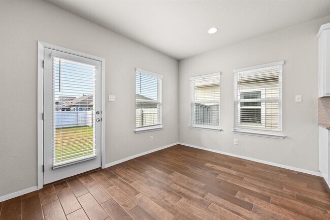 Building Photo - 215 Desperado Dr