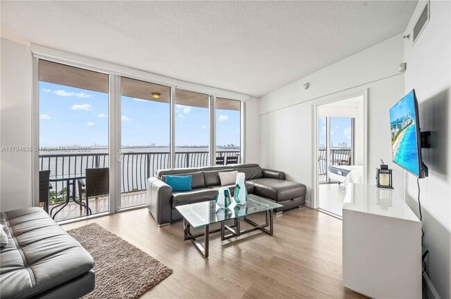 Building Photo - 1750 N Bayshore Dr