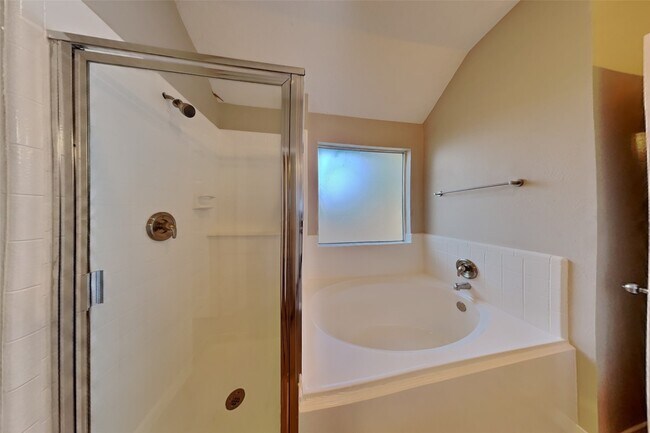 Building Photo - 6807 Oakbranch Manor Ln