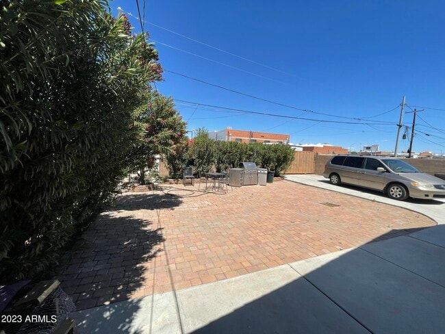 Building Photo - 1308 E Monroe St