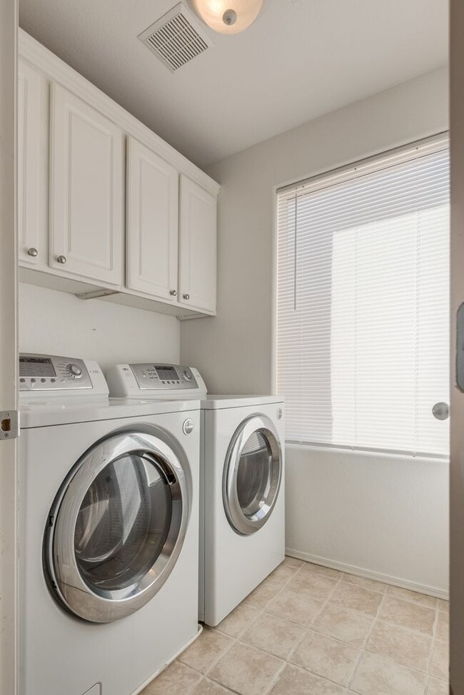 Building Photo - Beautifully Maintained Two-Story Home with Updated Kitchen and Private Patio