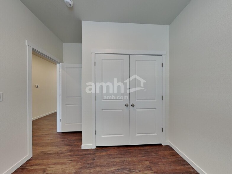 Building Photo - 11677 Logans Rdg Dr