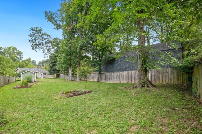 Building Photo - A GEM IN RIVERDALE HEIGHTS!