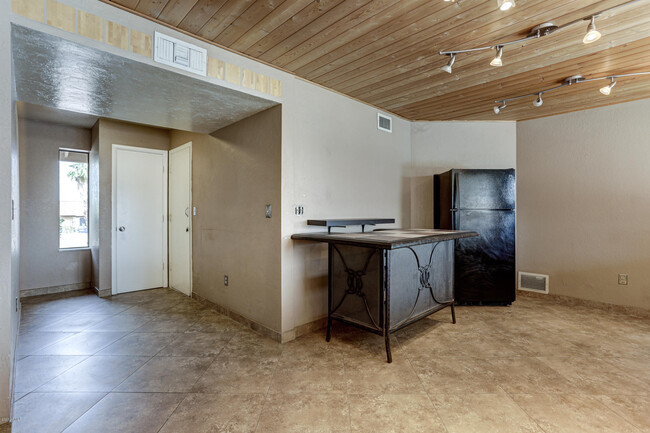 Building Photo - 17137 E Rand Dr