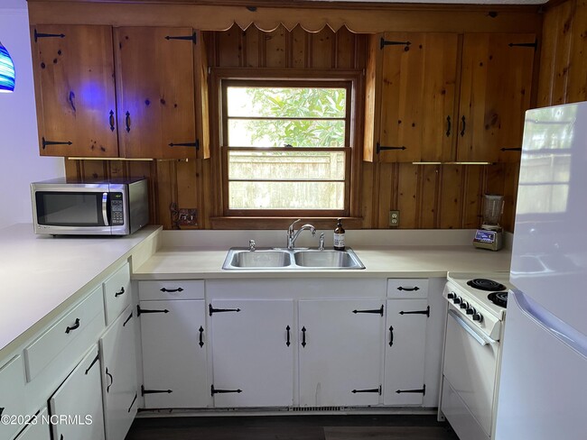 Building Photo - 314 Friendly Ln