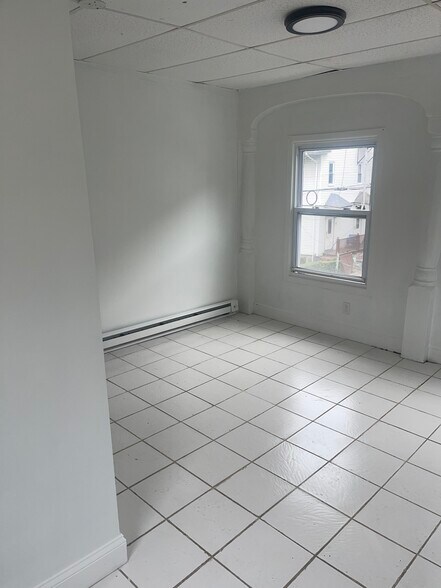 Building Photo - 151 Crawford St