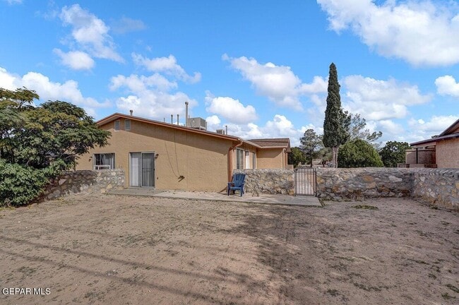 Building Photo - 1909 Karen Sue Pl