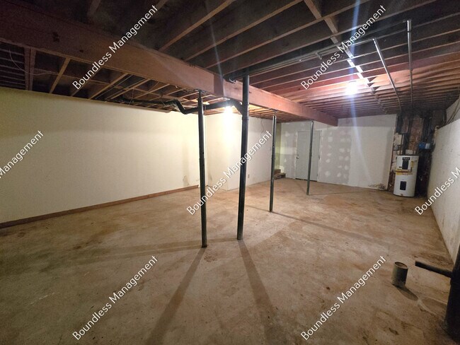 Building Photo - 1036 Thornwoode Ln