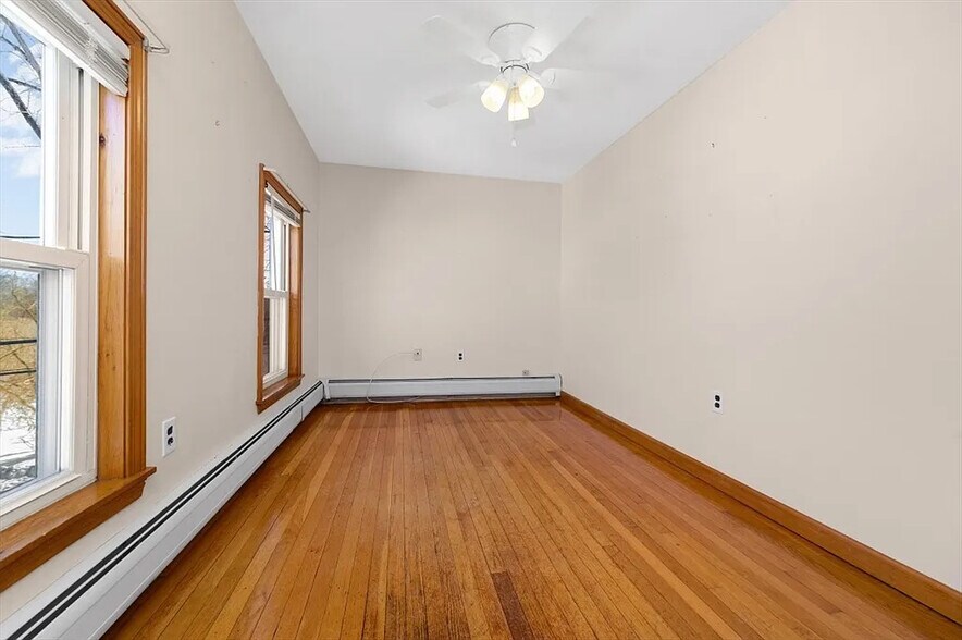 Building Photo - 155 Thorndike St