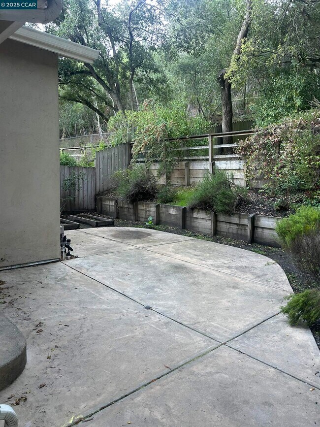 Building Photo - 2032 Donald Dr