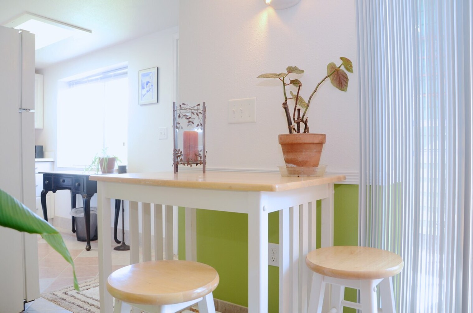 Building Photo - 210 27th Ave E