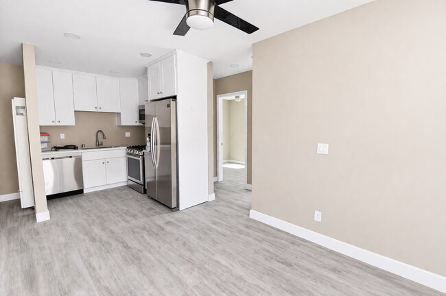 Building Photo - 3 Bed / 1 Bath – Prime Rockford Dr Location (Walk to Campus!)