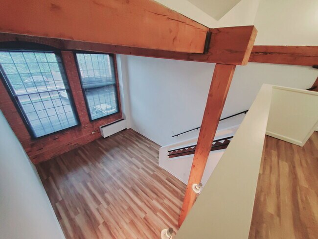 Building Photo - 25 Grand St