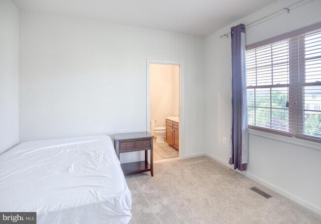 Building Photo - 13336 Redspire Dr