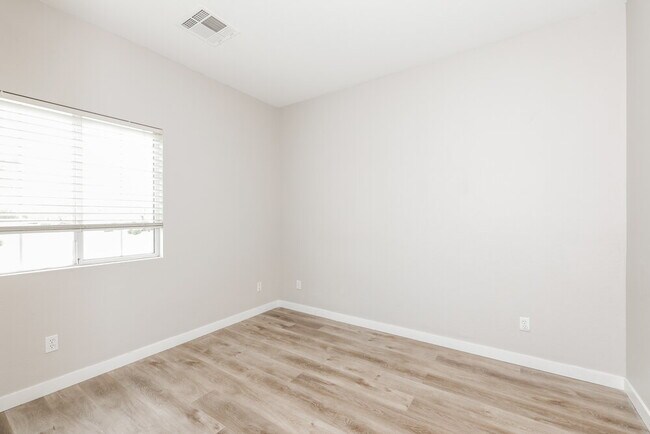 Building Photo - 1408 Logan Valley Ln