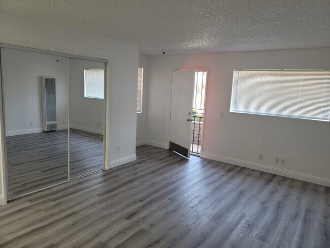 Building Photo - 13909 Hawthorne Way