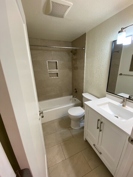 Building Photo - 1404 W Boston St