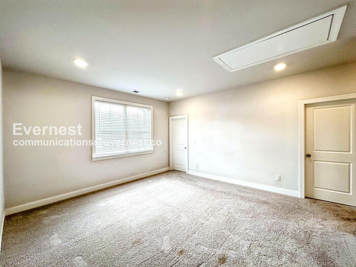 Building Photo - 504 Cunninghame Ct