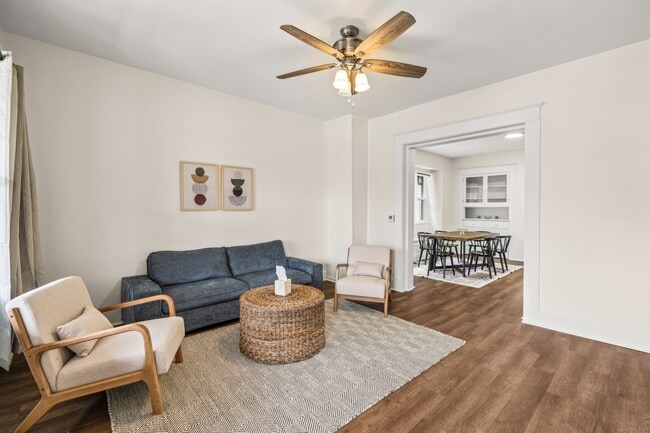 Building Photo - 941 E Raymond St