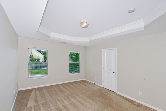 Building Photo - 906 Silver Lake Dr