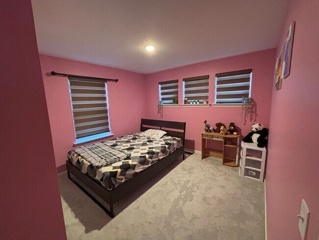 Building Photo - 708 Alban Aly