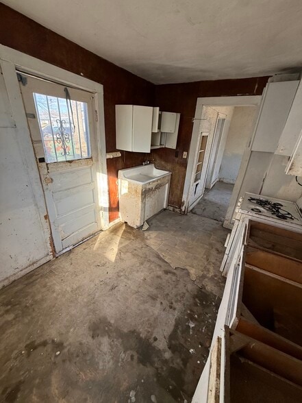 Building Photo - 1700 W Grand Ave