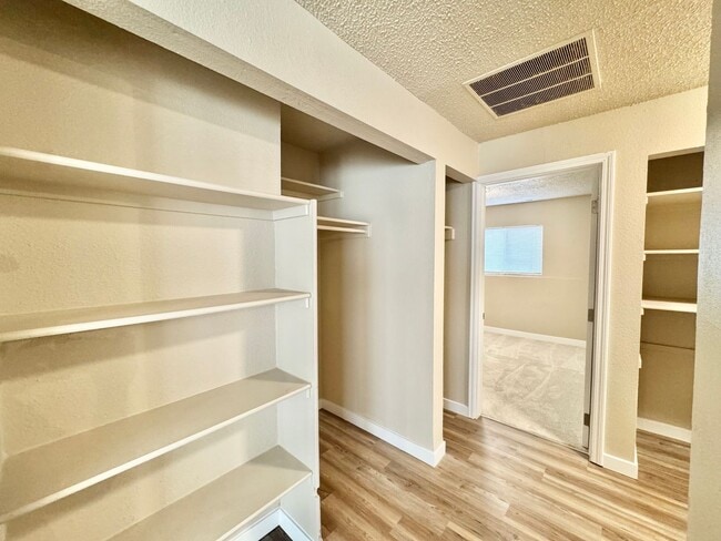 Building Photo - 351 Gahart Dr
