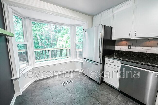 Building Photo - 6626 Birchleigh Way