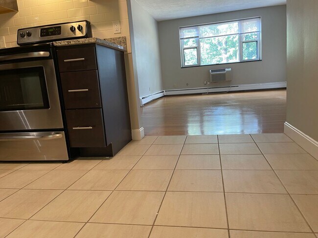 Building Photo - Spacious Top Floor 2 bed, Parking and utilities inc, Right in front of the train..  EASY CHOICE