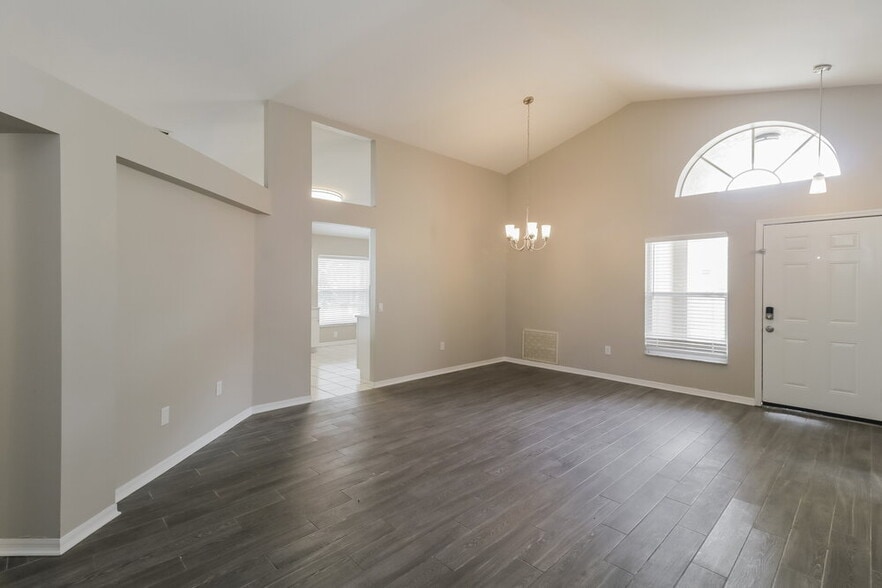 Building Photo - 29429 Birds Eye Dr