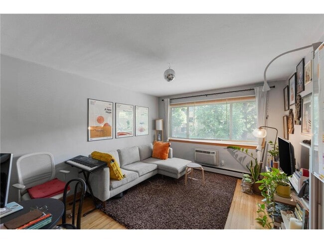 Building Photo - 2112 Garfield Ave