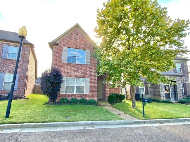 Building Photo - Stonebriar- Spacious 4 Bedroom 2.5 Bath Ho...