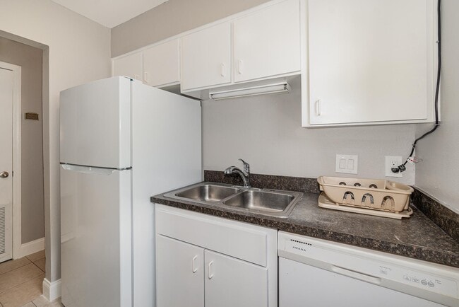 Building Photo - 501 W Herriot Ave