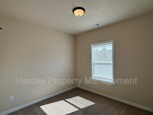 Building Photo - 9070 W Songwood Dr