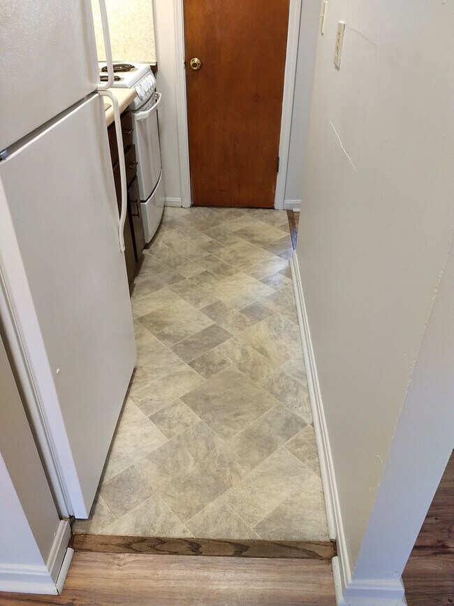 Building Photo - 4801 Saddlebrook Ln