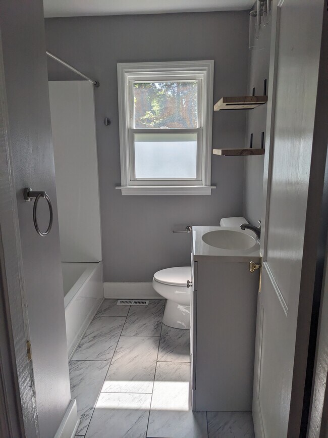 Building Photo - 1316 Sewanee Dr