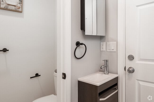 Studio - 137SF - Bathroom - Casas on Cordova Street